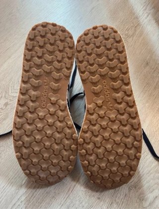 Zapatillas adidas Negras y Blancas