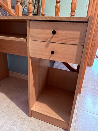 Escritorio de Madera con Cajones