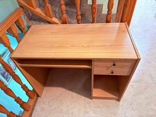 Escritorio de Madera con Cajones