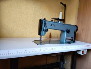 Máquina de coser Alfa modelo 157