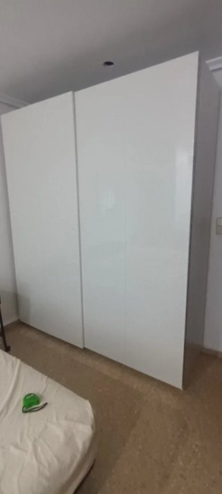Armario Blanco de Puertas Correderas