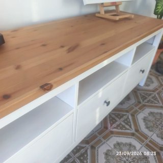 Mueble TV madera y blanco