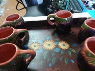 Set di tazze con vassoio decorato