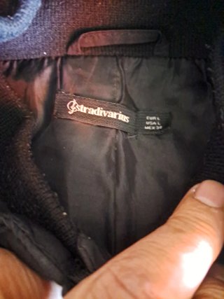 Chaqueta negra con capucha Talla L