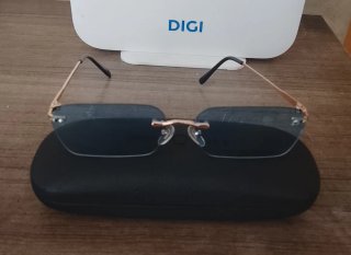 Gafas de Sol con Montura Dorada