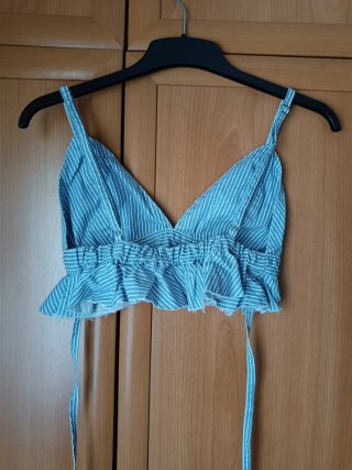Top vaquero azul con rayas blancas. Pull&Bear