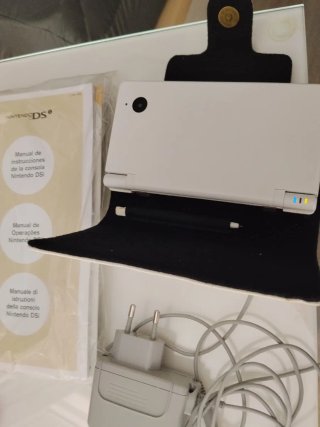 Nintendo DSi Blanca + Manuales + Juego