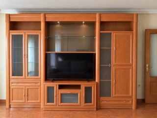 Mueble de salón madera y cristal
