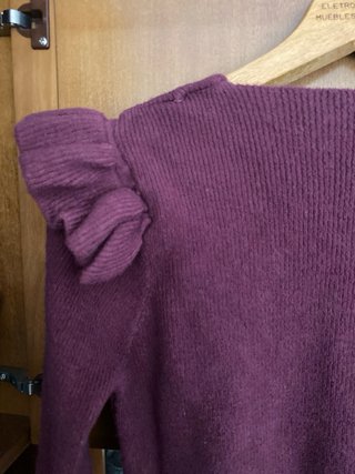 Jersey con volantes en los hombros