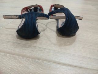 Sandalias planas azules y multicolor talla 40