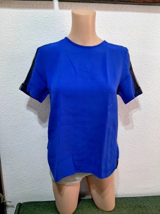 Blusa azul con detalles en manga