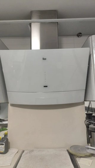 Campana extractora de cocina blanca
