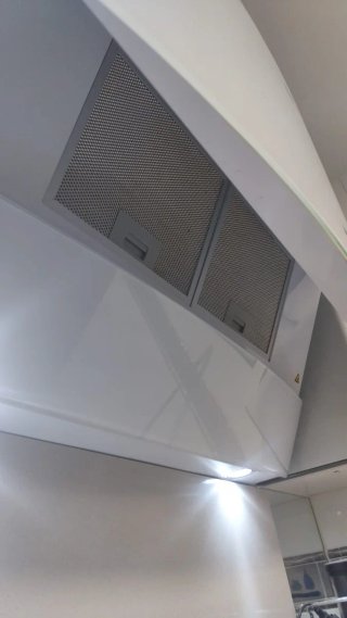 Campana extractora de cocina blanca