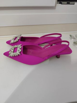 Zapatos de fiesta fucsia con pedrería