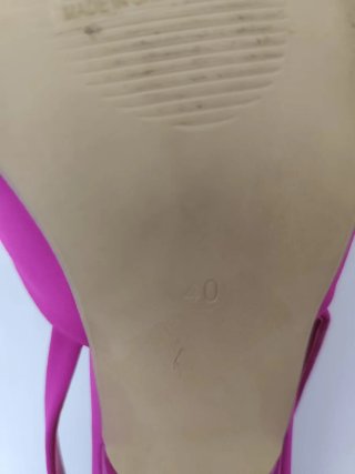 Zapatos de fiesta fucsia con pedrería