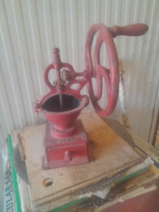 Molinillo de Café Antiguo Rojo ELMA