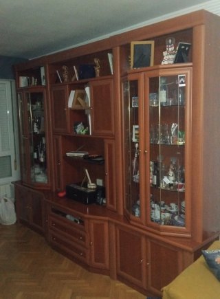 Mueble de salón madera y cristal