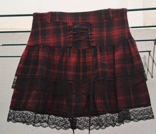 Falda cuadros roja y negra