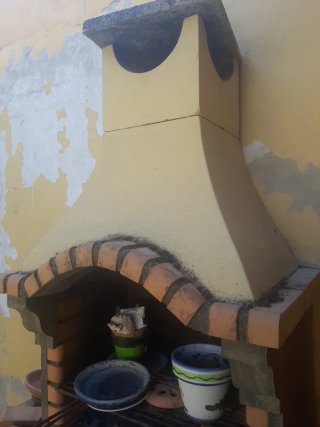 Barbacoa de Piedra con Chimenea