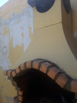 Barbacoa de Piedra con Chimenea