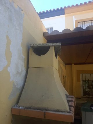 Barbacoa de Piedra con Chimenea