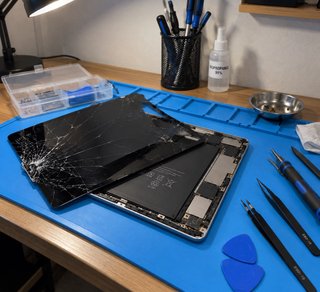 REPARADOR INFORMÁTICO Y ELECTRÓNICO