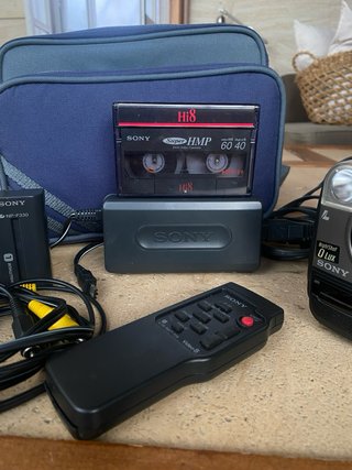 Sony Handycam CCD-TRV46E Hi8 PAL + Accesorios