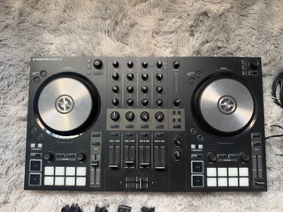 Native Instruments Traktor Kontrol S3