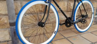 Bicicleta Fixie Negra Ruedas Azules