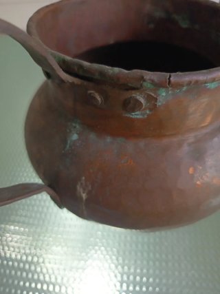 Cántaro de cobre antiguo