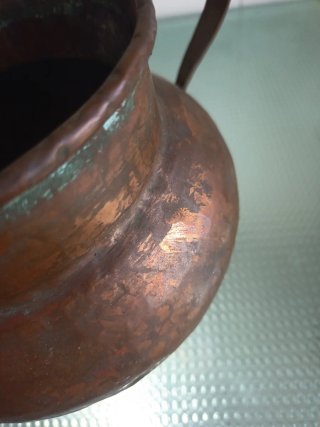 Cántaro de cobre antiguo