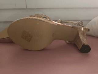 Sandalias de tacón doradas SIN USO