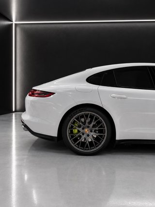 PORSCHE PANAMERA 4 E-HYBRID
