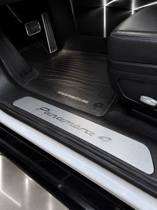 PORSCHE PANAMERA 4 E-HYBRID