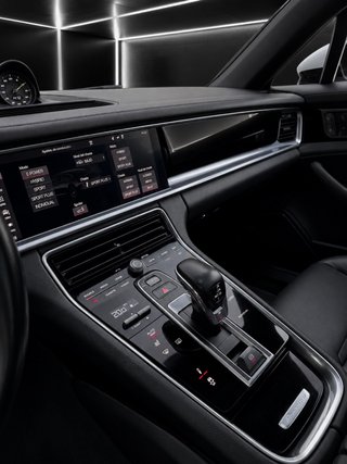 PORSCHE PANAMERA 4 E-HYBRID