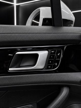PORSCHE PANAMERA 4 E-HYBRID