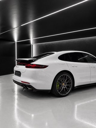 PORSCHE PANAMERA 4 E-HYBRID