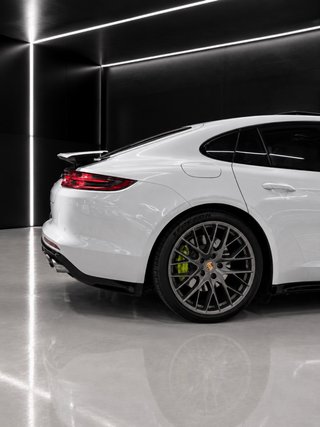 PORSCHE PANAMERA 4 E-HYBRID