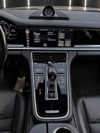 PORSCHE PANAMERA 4 E-HYBRID