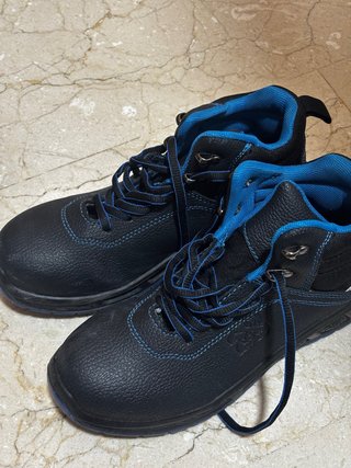 Zapatos de seguridad negros y azules