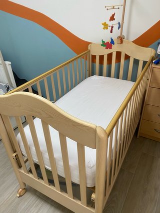 Cuna de madera para bebé