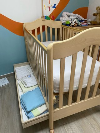 Cuna de madera para bebé
