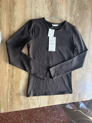 Camiseta Zara manga larga marrón Talla M