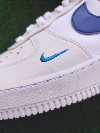 Zapatillas Nike Air Force 1 Blancas y Azules