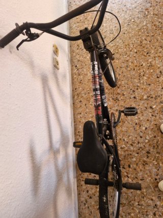 Bicicleta BMX negra