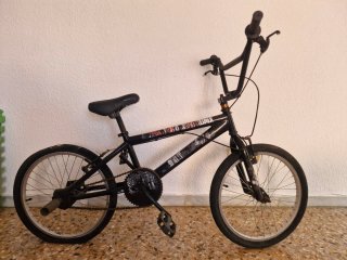 Bicicleta BMX negra