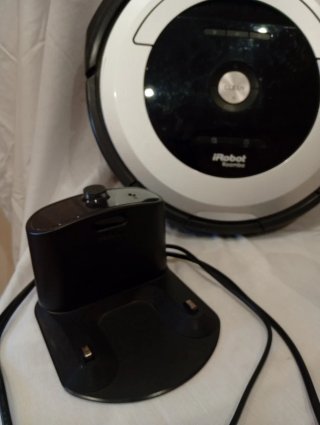 iRobot Roomba con base de carga