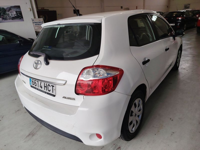 Toyota Auris 1.4 D-4D Active 3p 2011, foto 5