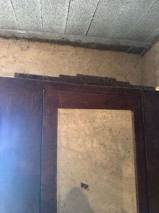 Armario Antiguo de Madera con Espejo