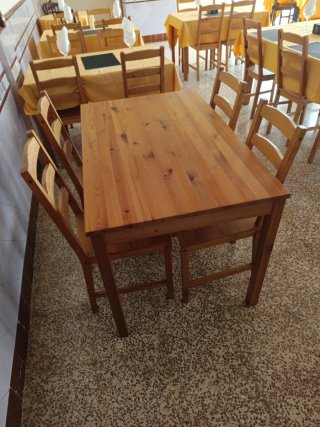 Mesas y Sillas de Madera 35 (sillas y 10 mesas )